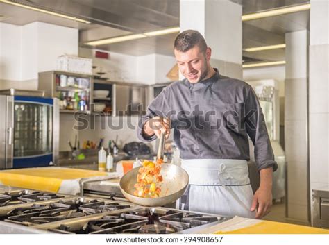 Italian Chef Cooking 的图像结果