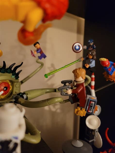 GOTG Advent Calendar Day 1 & 2 in action! : r/LegoMarvel