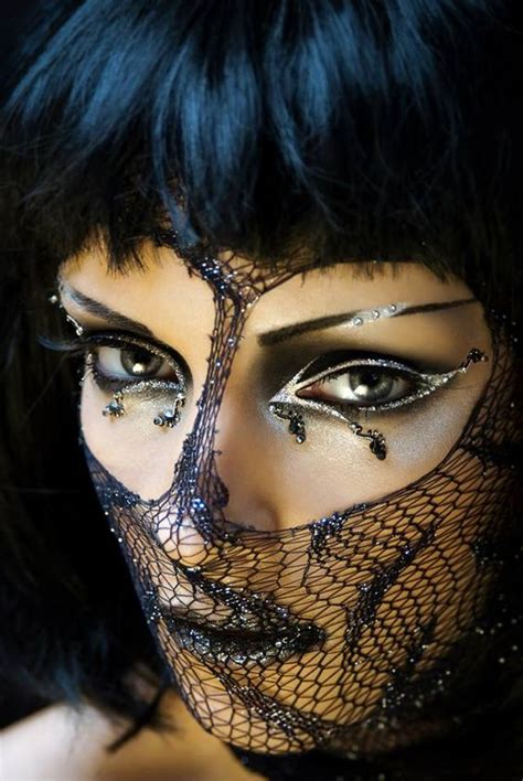 CHICAS INDIAS Y LOS LOOKS MAS TRADICIONALES DE LA INDIA