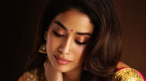Janhvi Kapoor and Pooja Hegde embrace sunkissed makeup in the best ...