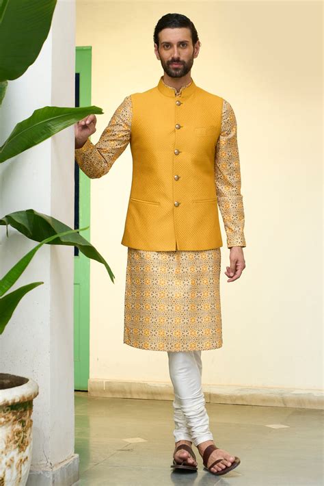 Gargee Designer's Santree Amar Bundi Set