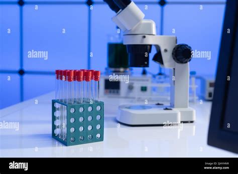 Microbiology Lab Microscope 的图像结果