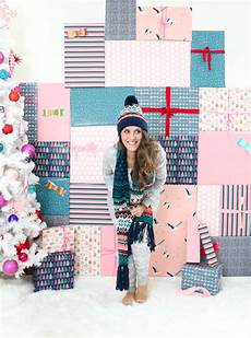 Wrapping Paper Diy Photo Backdrop by Diy It A Faux Gift Photo Booth Backdrop A Kailo Chic Wrapping Paper Diy Photo Backdrop