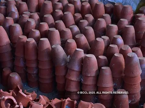 Indian Railways goes eco-friendly, replaces plastic cups with kulhad ...