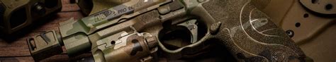 Download wallpaper macro, gun, table, flashlight, camouflage, section ...