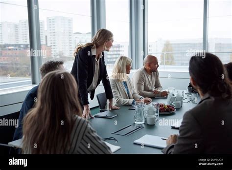 Bussiness People Meeting 的图像结果