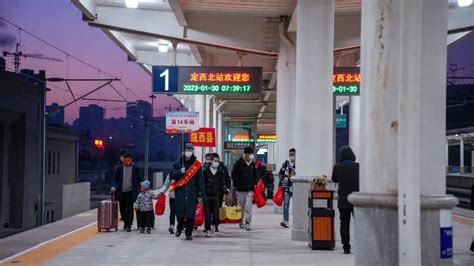 甘肃省开出新年首趟高铁务工专列_定西_兰州_保障