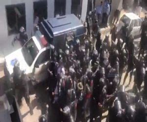 पूर्व प्रधानमंत्री इमरान खान को पाकिस्तान रेंजर्स ने इस्लामाबाद ...