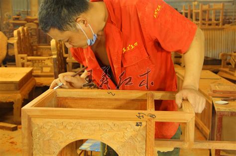 大红酸枝餐桌 红木圆餐桌七件套 手工雕刻 哈尔滨王义红木家具-阿里巴巴