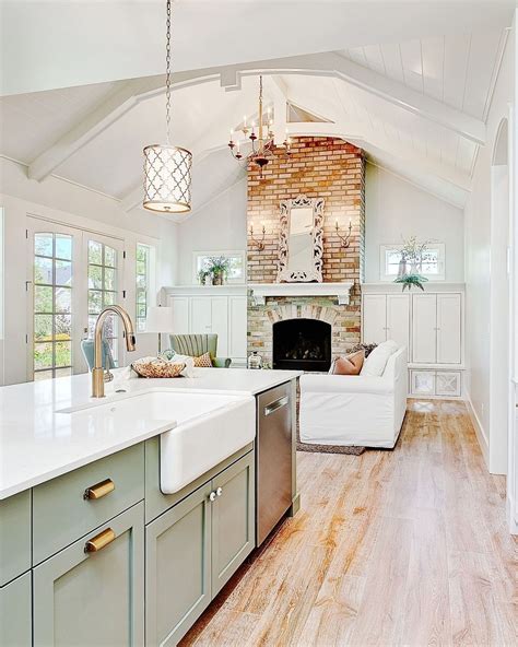 20 Stunning Vaulted Ceiling Kitchens You'll Love