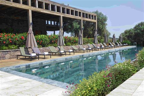 Movable pool floors: incredible and dynamic spaces - Fluidra