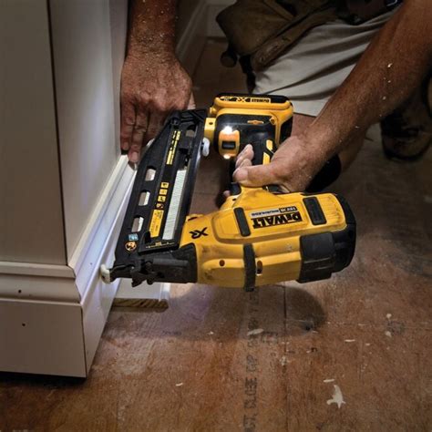 Second fix on sale nail gun dewalt