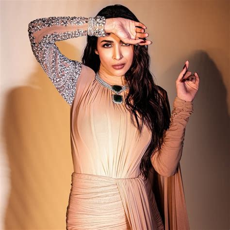 From Kriti Sanon to Selena Gomez—glossy glam took centre stage in the ...