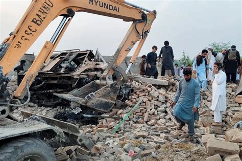 Deadly car bomb targets police in Northwest Pakistan; 12 killed