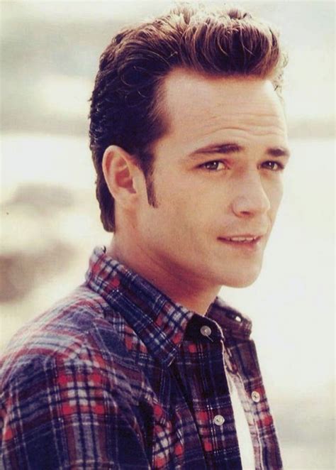 Pin de Amanda Arthur en Luke Perry A Beautiful Soul, who hung the moon ...