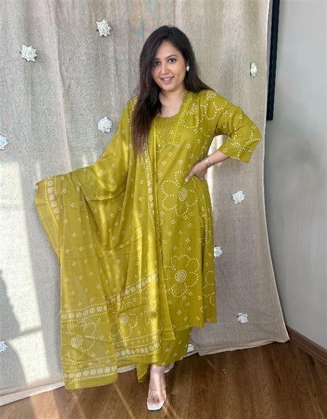 Indian traditional dresses for women in India at Pink Wardrobe Vadodara