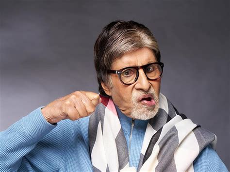 Amitabh Bachchan's new goofy pic reminds fans of 'Khaike paan Banaras ...