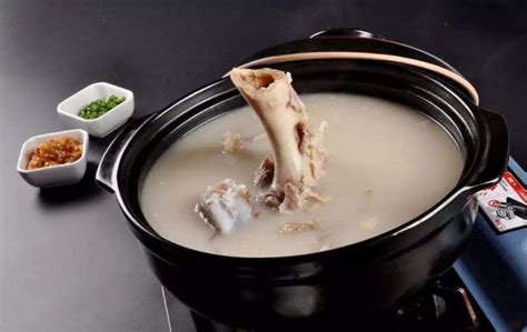 鱼头鱼骨怎么做高汤,怎样熬鱼骨汤,酸菜鱼的高汤怎么熬制_大山谷图库