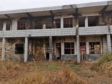 探访广东农村一间偏远的废弃学校，类似现象今后可能会越来越常见 - YouTube