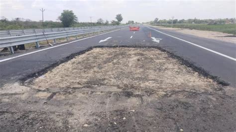 UP News: निर्माण में खर्च हुए करोड़ों, पांच महीने में उखड़ने लगा लखनऊ ...