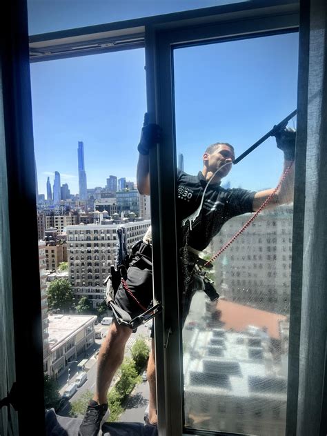 Rezultat imagine pentru Hi-Rise Window Cleaning