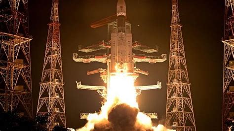 ISRO: ইসরোর মুকুটে নয়া পালক, ৩৬টি স্যাটেলাইট নিয়ে মহাকাশ পাড়ি সবথেকে ...