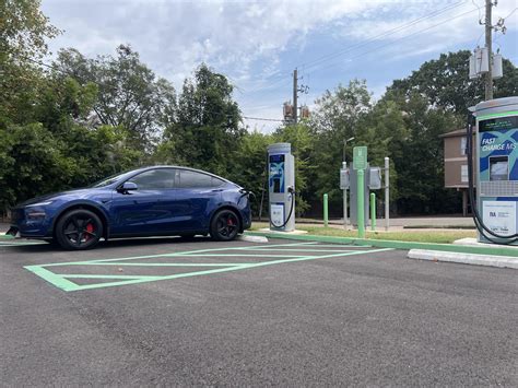 Columbus Light & Water Department | Columbus, MS | EV Station