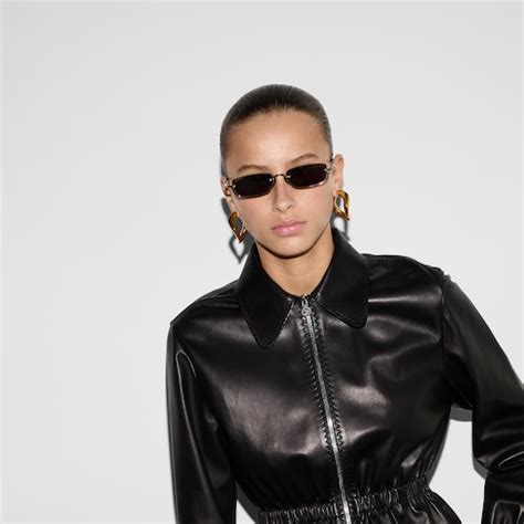 Rectangular-frame sunglasses in gold-toned metal | GUCCI® US