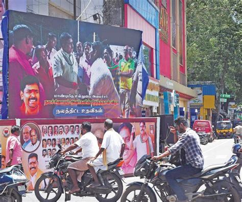 புதுச்சேரியில் முக்கிய ரவுண்டானாக்களில் வாகனங்கள் செல்ல முடியாத அளவில் ...