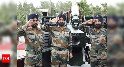 Indian Army exhibits its artillery at Delhi mall | Events Movie News ...
