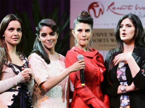 Men carrying the statue of Jesus Nazareno de las Tres Potencias - April ...