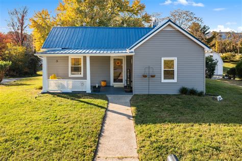 2021 Mulberry St, Salem, VA 24153 | Homes.com