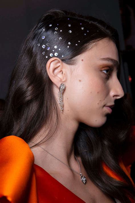 Jewellery For You Hair? Style Them In The Chicest Ways To Elevate Your ...