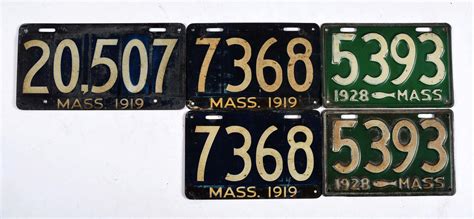 Lot Detail - LOT OF 24: EARLY MASSACHUSETTS LICENSE PLATES, 1916-1928.