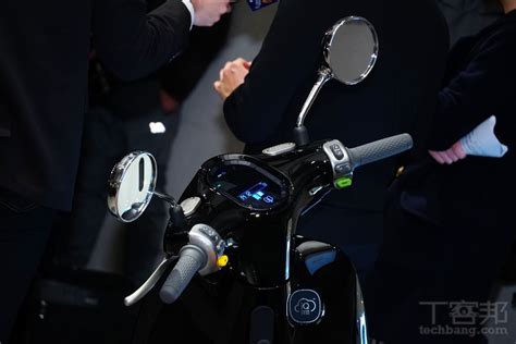 Gogoro 推出新車款！Gogoro 2 Deluxe 上市，車身細節看這篇 | LINE購物