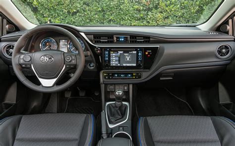 Gallery: 2017 Toyota Corolla interior