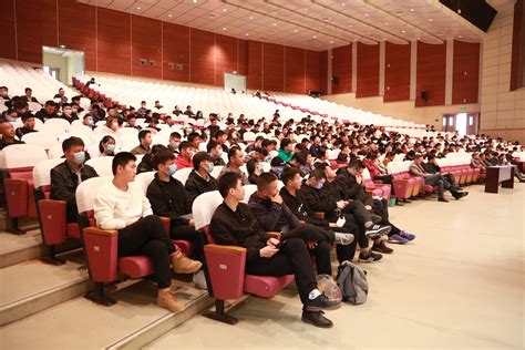 杨家庆为2020级高职扩招入学新生开讲“开学第一课”-滁州职业技术学院