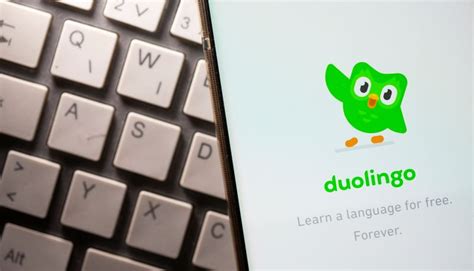 Duolingo shares tumble 20% as Q4 bookings guidance disappoints By ...