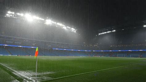 https://e0.365dm.com/16/09/768x432/eithad-pitch-man-city-pitch-rain-pitch-man-city_3785674.jpg?20160913190740=