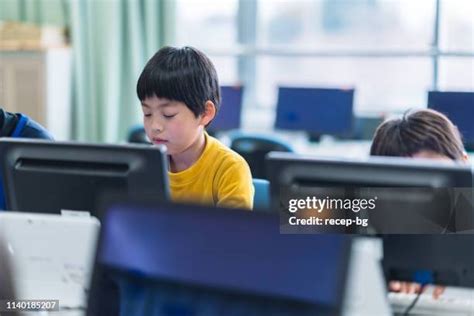 Futuristic School Computer Lab 的图像结果