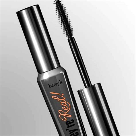 Shama Sikander’s oxblood lips are beauty goals | Femina.in