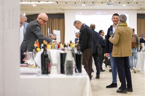 Eventi - Presentazione Guida ai Vini di Sicilia - Ragusa Espansione Moderna