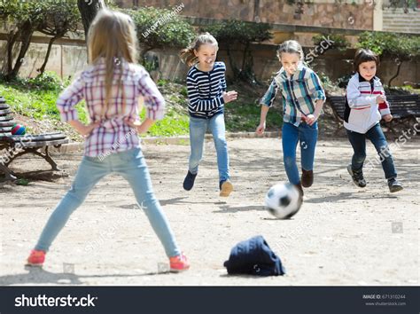 Football Kids 的图像结果