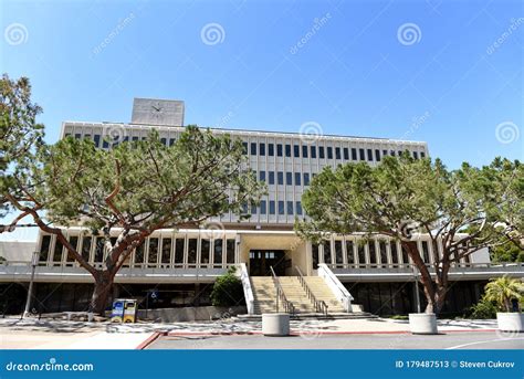 Irvine California 16 De Abril De 2020 : Aldrich Hall En El Campus De La Universidad De ...