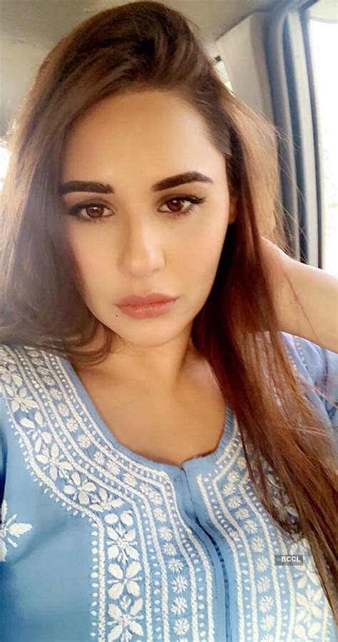 Beach vacation pictures of Punjabi beauty Mandy Takhar- The Etimes ...