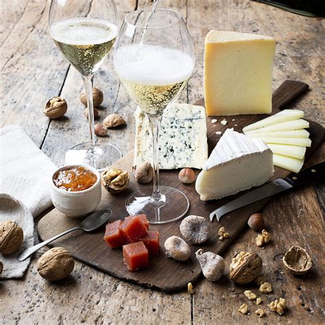 Cava cheese pairing - The best cheese for Sparkling wine | D.O. Cava