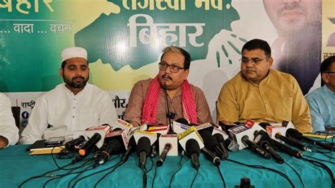 'संविधान पर मंडरा रहा है खतरा, सूरत की घटना है गवाह'