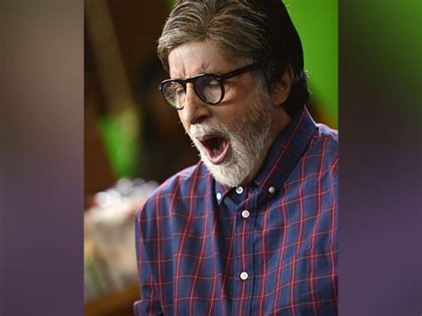 Amitabh Bachchan shares his "yawning" picture
