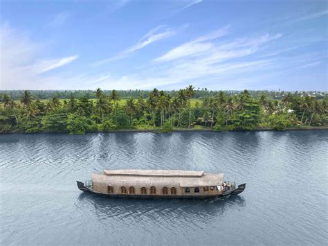 Kumarakom Lake Resort | Luxury Accommodation | Houseboats