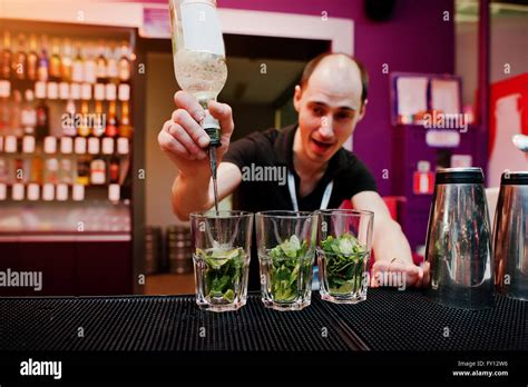 How to make the perfect mojito, according to a professional bartender